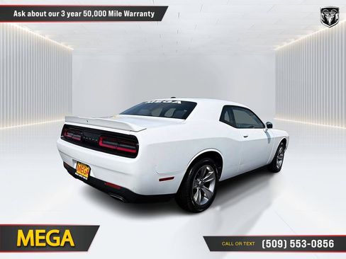Used 2018 Dodge Challenger SXT w/ Driver Convenience Group RWD image 6