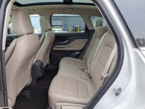 Used 2023 Lincoln Corsair Reserve w/ Equipment Group 201A image 10