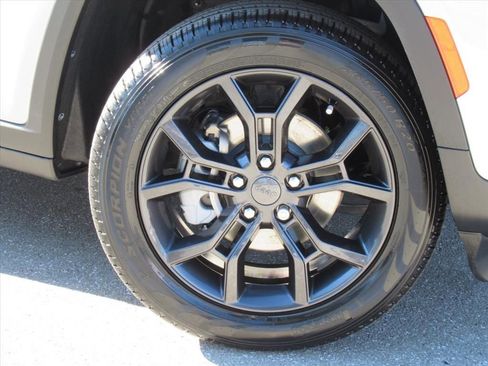 New 2025 Jeep Grand Cherokee Limited image 7