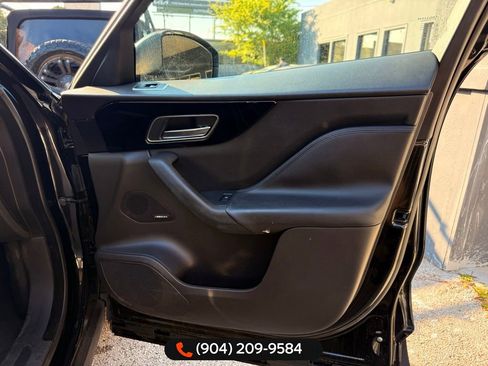 Used 2018 Jaguar F-PACE Premium image 30