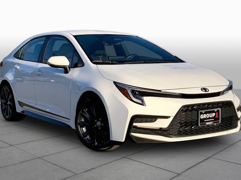 Used 2024 Toyota Corolla SE FWD image 3