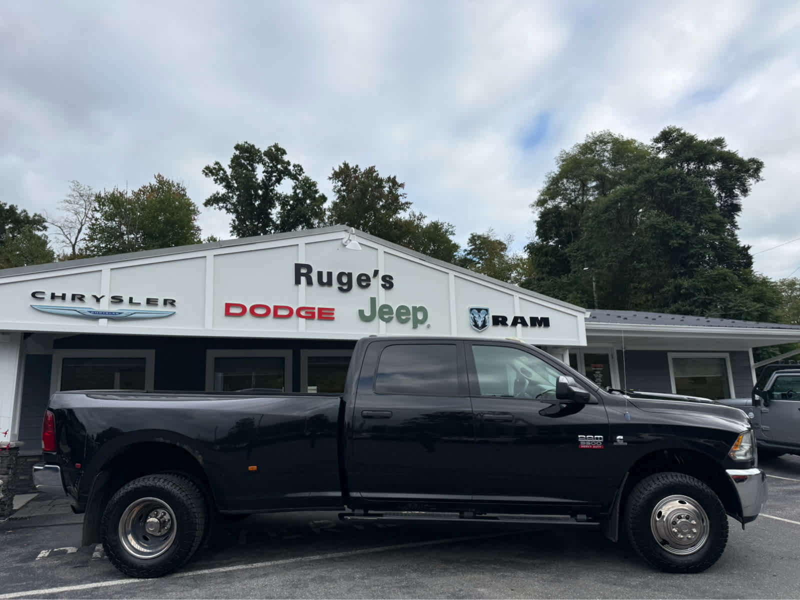 Used 2012 RAM 3500 ST w/ Max Tow Pkg AWD/4WD image 2