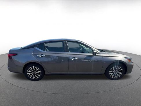 Used 2025 Nissan Altima 2.5 SV FWD image 16