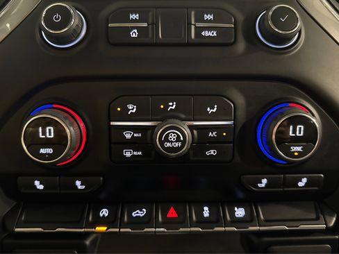 Used 2021 Chevrolet Silverado 1500 LT image 32