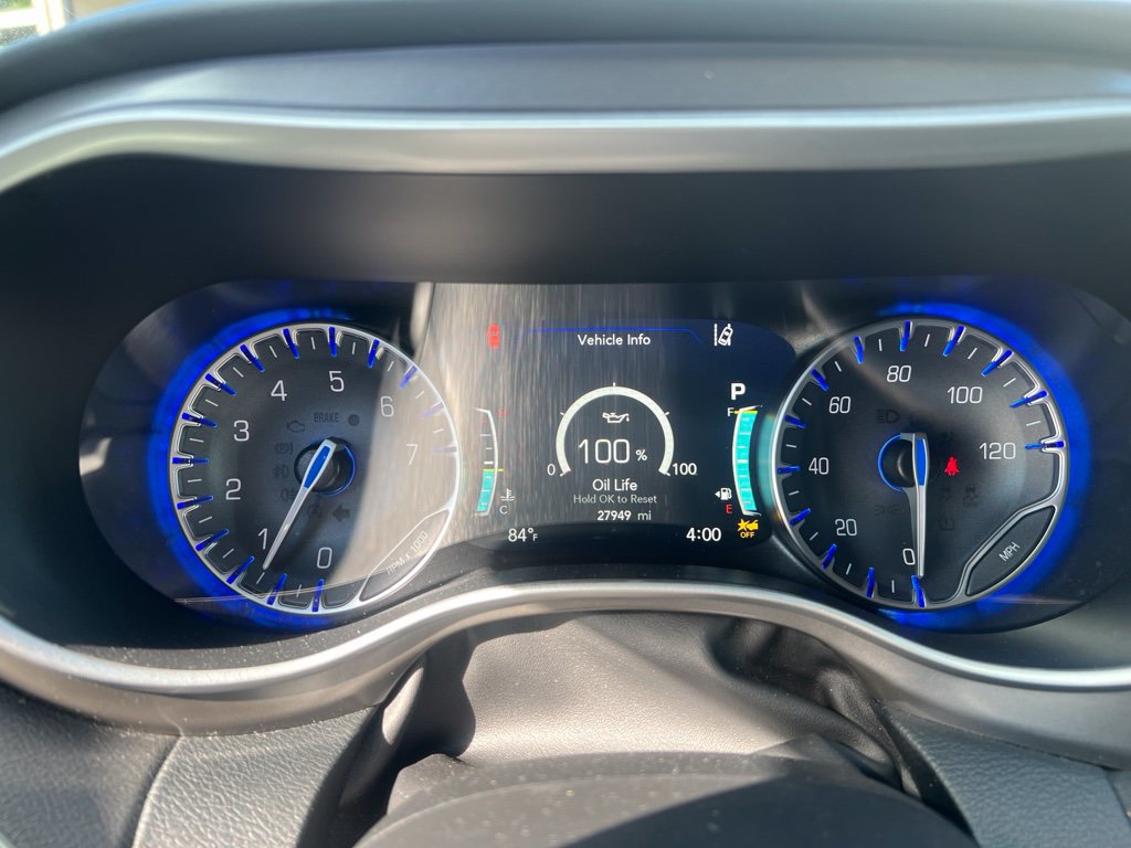 Used 2026 Chrysler Pacifica Select FWD image 3
