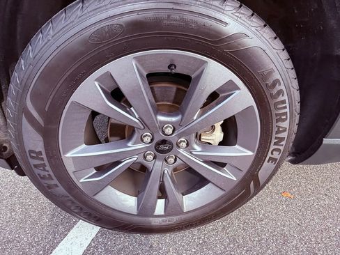 Used 2022 Ford Explorer XLT w/ Equipment Group 202A image 28