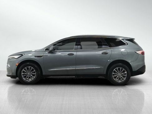 Used 2023 Buick Enclave Essence image 2