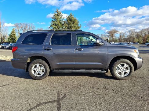 Used 2017 Toyota Sequoia SR5 image 7