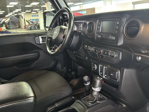 Used 2019 Jeep Wrangler Sport AWD/4WD image 12