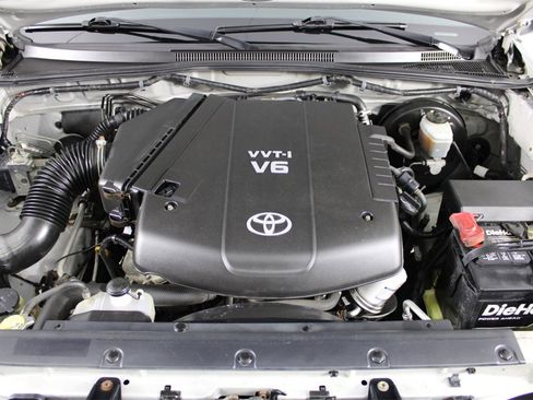 Used 2005 Toyota Tacoma Base image 10