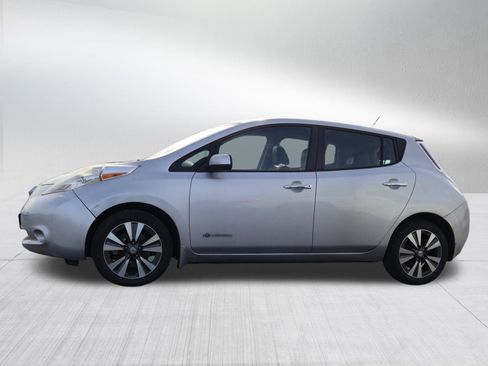 Used 2015 Nissan Leaf SL w/ Premium Package image 4