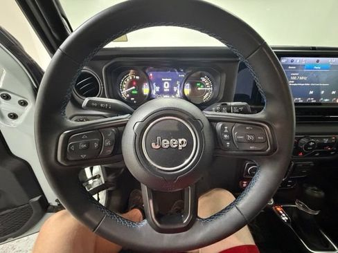 Used 2024 Jeep Wrangler Unlimited Rubicon 4xe AWD/4WD image 16