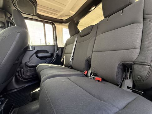Used 2018 Jeep Wrangler Unlimited Sport S AWD/4WD image 23
