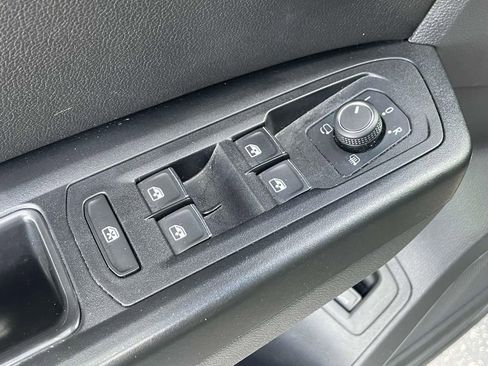 Used 2019 Volkswagen Atlas SEL Premium image 19