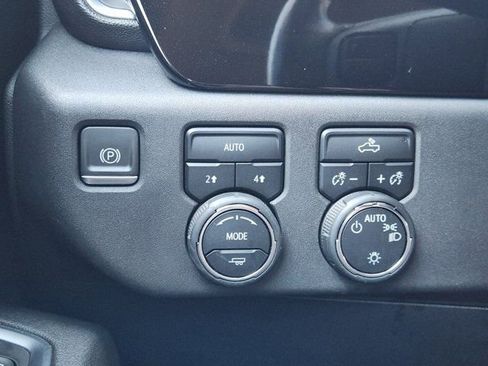 Used 2023 Chevrolet Silverado 1500 LT image 24