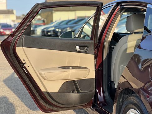 Used 2016 Kia Optima LX image 9