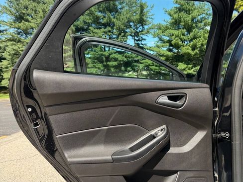 Used 2017 Ford Focus SE FWD image 23