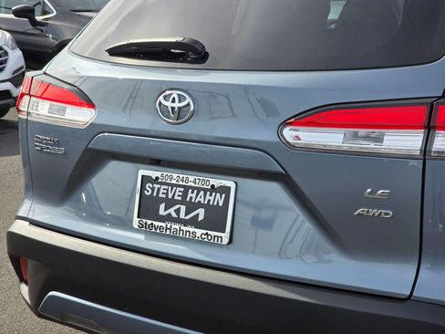 Used 2024 Toyota Corolla Cross LE image 12