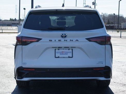 Used 2024 Toyota Sienna XSE image 3