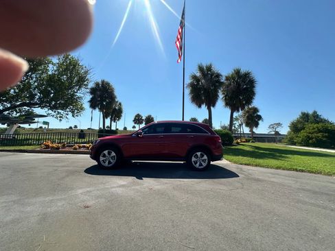 Used 2018 Mercedes-Benz GLC 300 4MATIC w/ Premium Package image 32