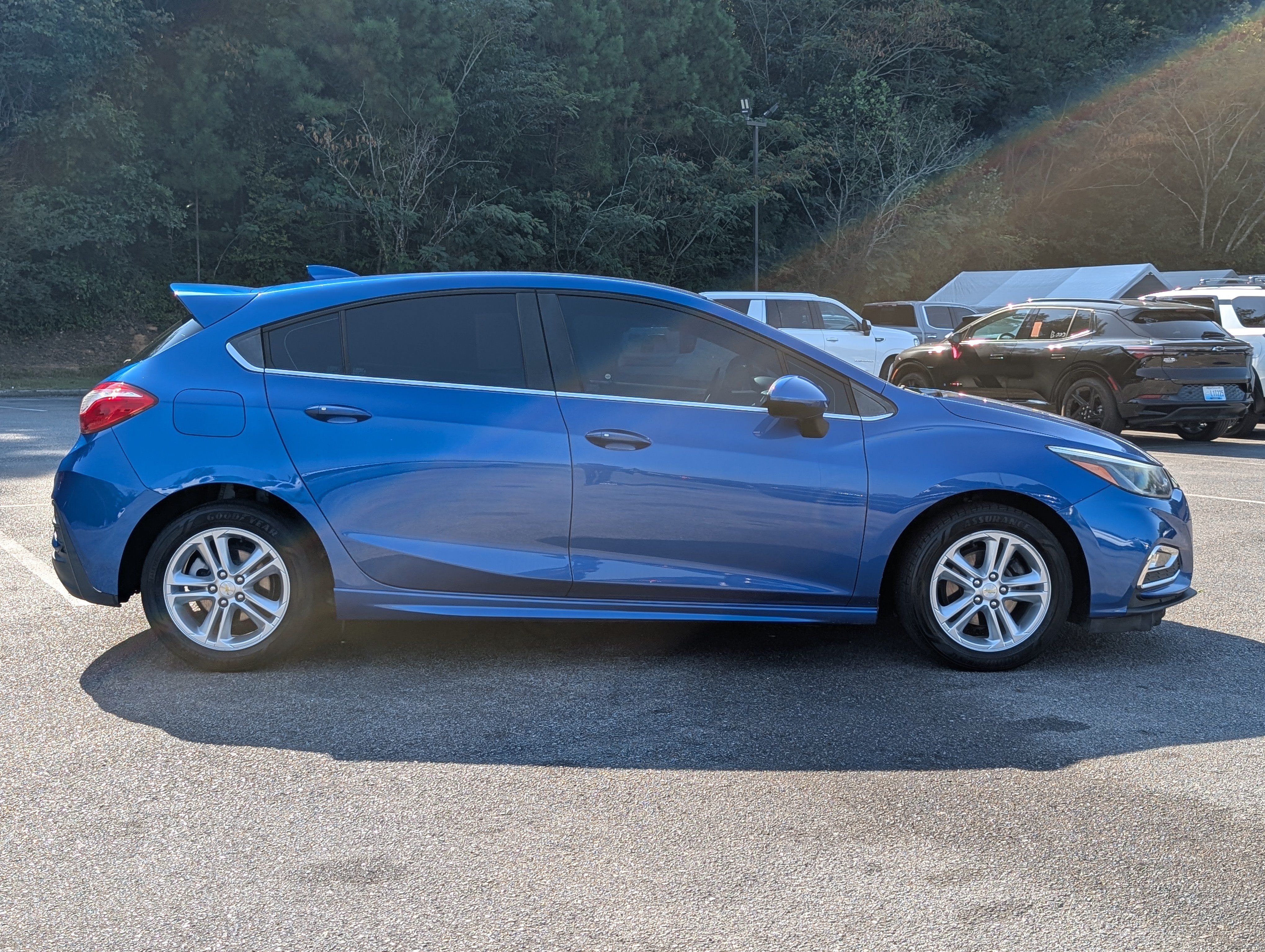 Used 2017 Chevrolet Cruze LT w/ Convenience Package FWD image 10