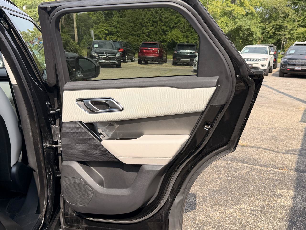 Used 2019 Land Rover Range Rover Velar S AWD/4WD image 28