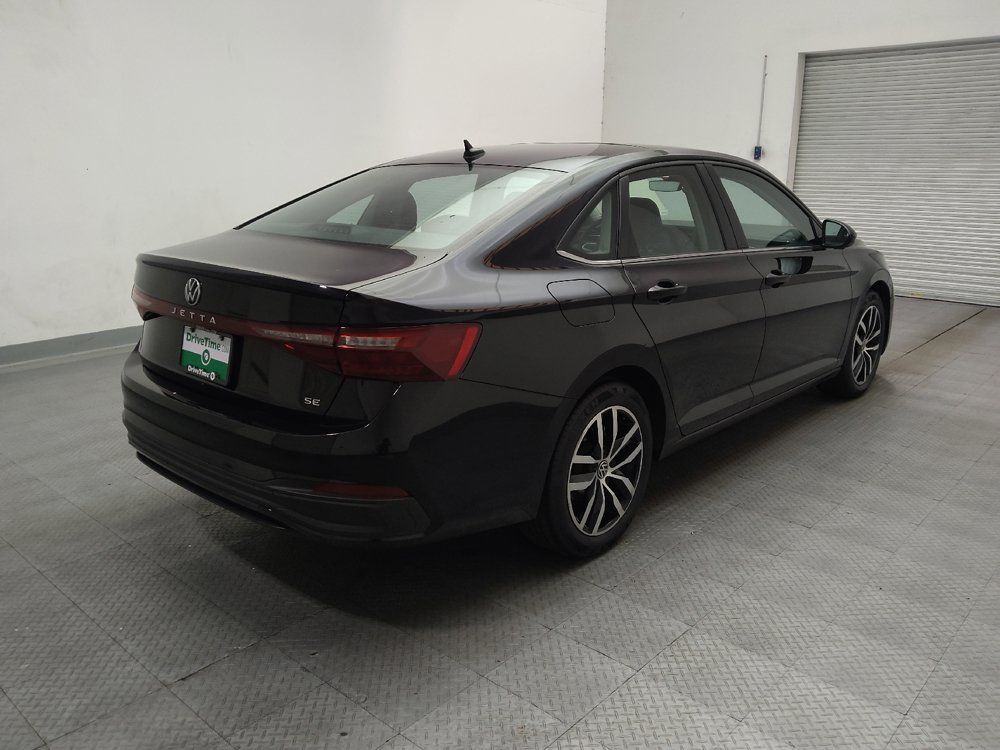 Used 2025 Volkswagen Jetta SE FWD image 9
