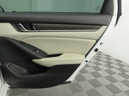 Certified 2021 Honda Accord Touring image 27