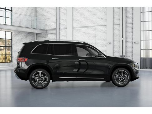 Used 2026 Mercedes-Benz GLB 250 4MATIC image 17
