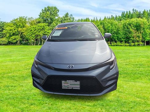 Used 2024 Toyota Corolla SE w/ SE Package FWD image 3
