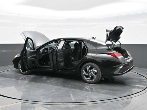Certified 2025 Hyundai Elantra Sport w/ Cargo Package image 39