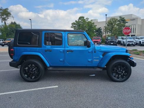 Used 2023 Jeep Wrangler Unlimited Sahara w/ Cold Weather Group AWD/4WD image 3