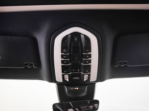 Certified 2026 Porsche Macan image 20