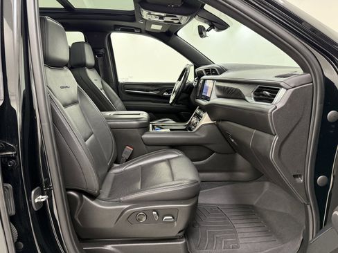 Used 2021 GMC Yukon Denali w/ Denali Premium Package image 29
