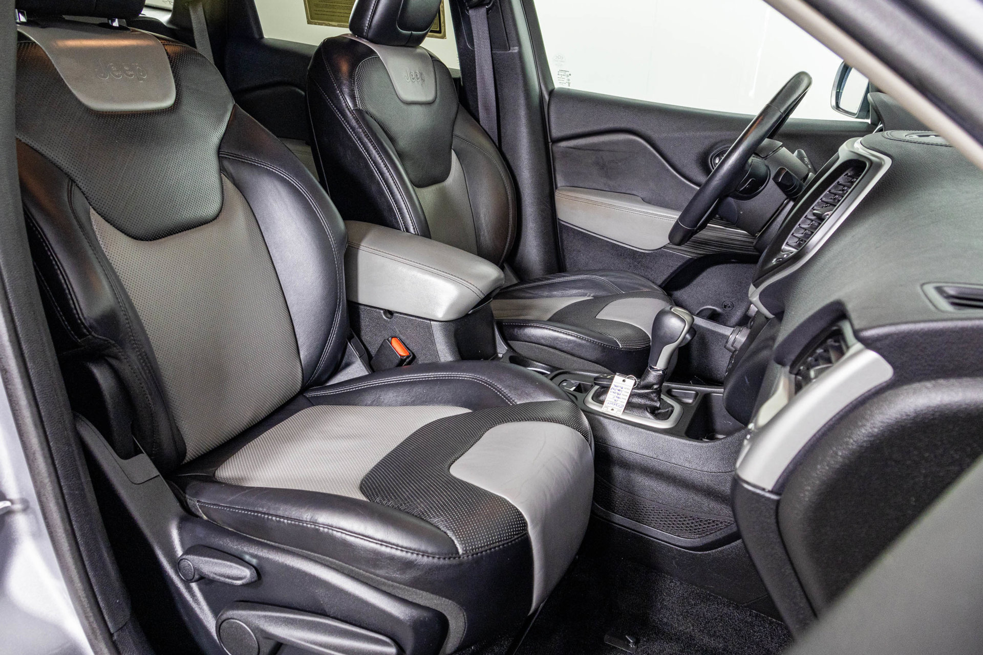 Used 2014 Jeep Cherokee Limited w/ Luxury Group FWD image 43