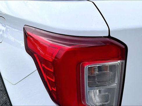 Used 2021 Ford Explorer XLT w/ Equipment Group 202A image 24