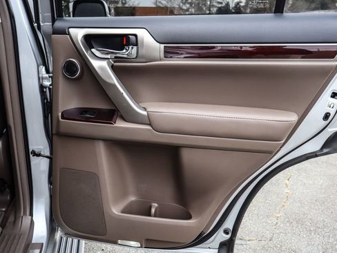 Used 2016 Lexus GX 460 Luxury image 40