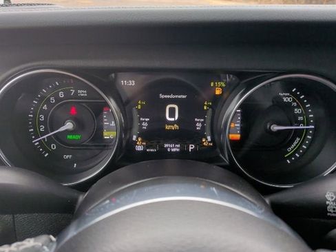Used 2022 Jeep Wrangler Unlimited Sahara AWD/4WD image 24