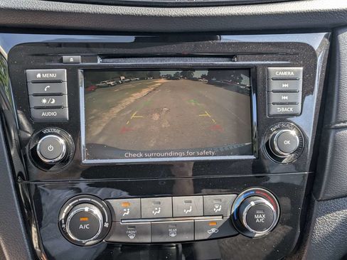 Used 2019 Nissan Rogue S w/ Special Edition Package FWD image 28