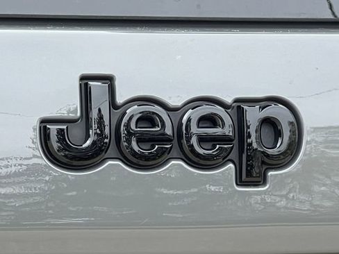 Used 2023 Jeep Cherokee Trailhawk AWD/4WD image 49