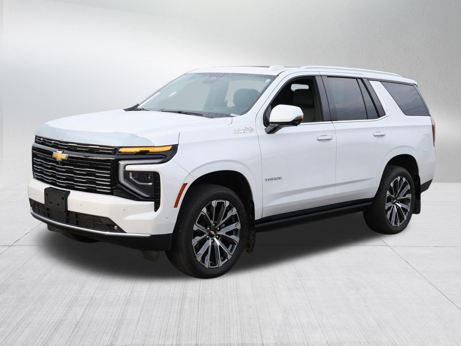 Used 2025 Chevrolet Tahoe High Country AWD/4WD image 3