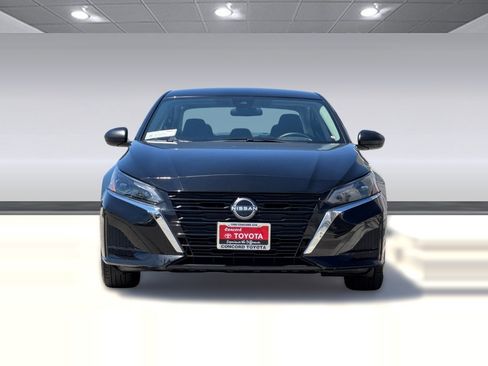 Used 2025 Nissan Altima 2.5 SV FWD image 6
