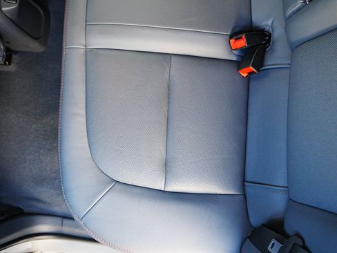 Used 2019 Chevrolet Bolt Premier w/ Infotainment Package image 13