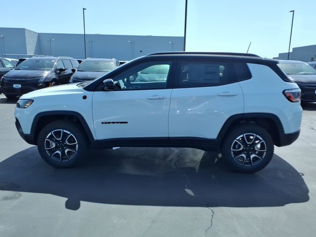 New 2026 Jeep Compass Trailhawk w/ Sun, Sound & Navigation Group AWD/4WD image 3