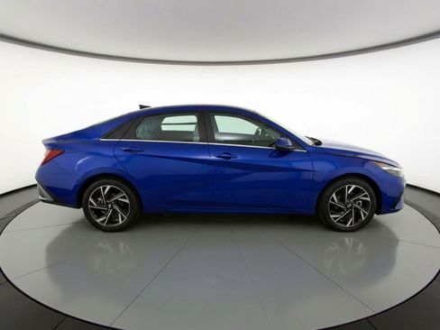 Used 2025 Hyundai Elantra Limited image 11