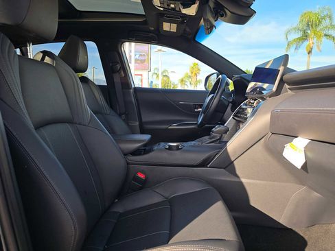 Certified 2023 Toyota Venza Limited image 11