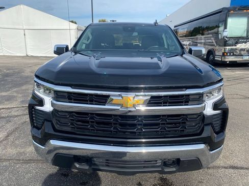 Used 2025 Chevrolet Silverado 1500 LT AWD/4WD image 2