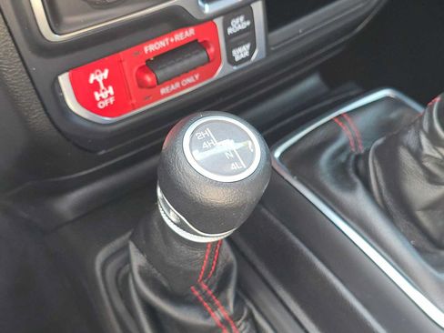 Used 2020 Jeep Gladiator Rubicon AWD/4WD image 34