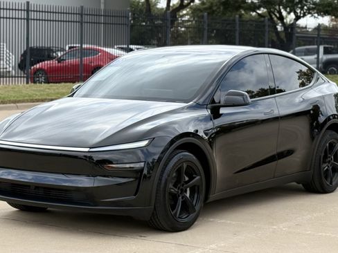 Used 2026 Tesla Model Y Long Range RWD image 3