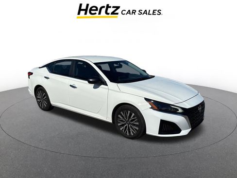 Used 2025 Nissan Altima 2.5 SV FWD image 1